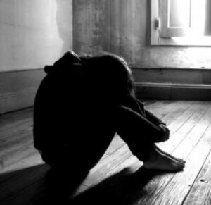 Violenza sessuale sui tre figli minori: denunciato un 28enne