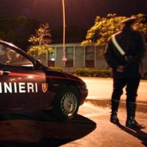 Alla guida con un tasso tre volte oltre il limite: patente ritirata