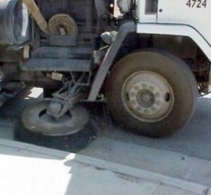 Spazzamento strade sospeso a Casale. I divieti invece ‘nì’