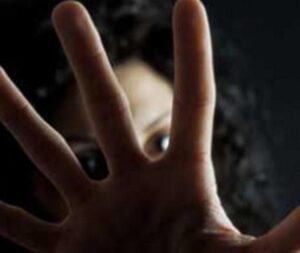 Accusato di maltrattare la moglie da oltre 20 anni: denunciato 57enne