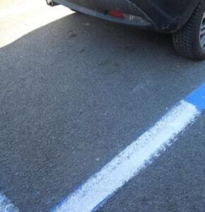Casale Monferrato, Servato contro i parcheggi a pagamento: «Gli stalli tornino bianchi»