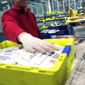 Poste: ritiro raccomandate e pacchi prenotando via app o Whatsapp