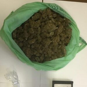 90 grammi di hashish e 80 di marijuana in casa: 17enne Casalese nei guai