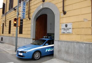 Due ladri minorenni in azione a Casale: furto al supermercato e in un bar