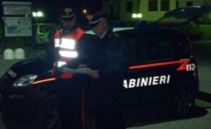 Esce di strada con l’auto: alcool più di 4 volte oltre il limite e positività alla cannabis