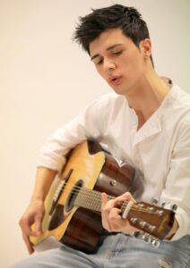 Alessio Are e il suo sogno di cantautore