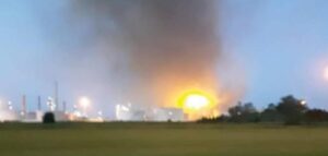 Esplosione alla raffineria Eni,  situazione sotto controllo