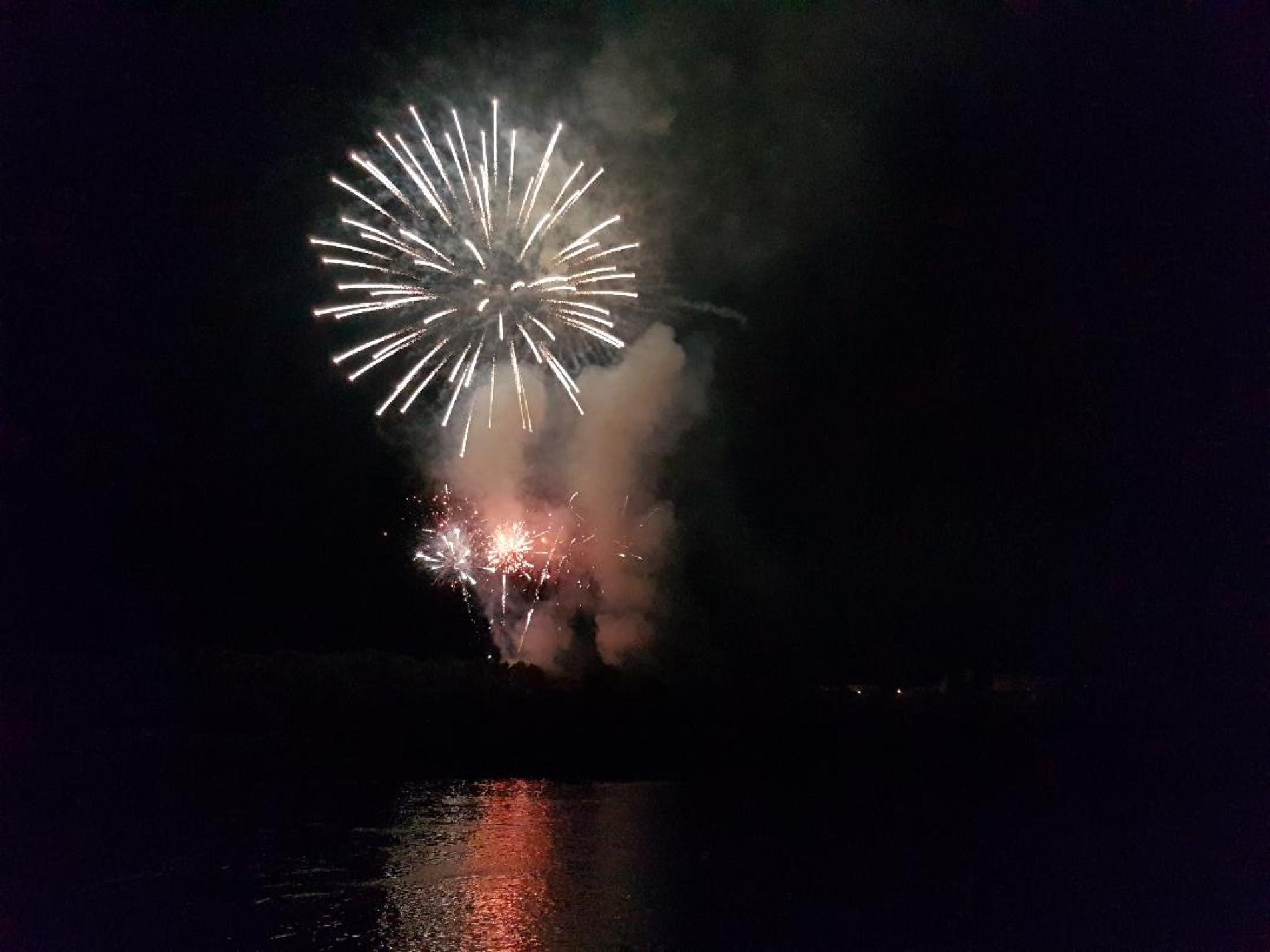 Un Capodanno con botti e petardi, in barba a regolamenti e ordinanze