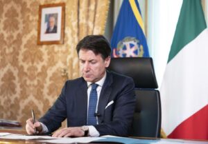 Conte: “Multe severe per chi viola il decreto”