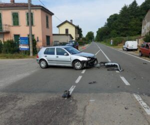 Scontro all’incrocio, traffico rallentato