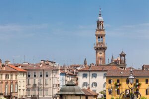 Casale si colora di bianco contro la neoplasia polmonare