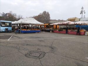 “Si trovi un’area apposita per gli ambulanti non alimentari ammessi dal Dpcm”