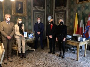 L’azienda Dual Trend a Casale per una donazione alla città