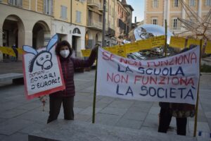 Casale torna a manifestare contro la chiusura delle scuole