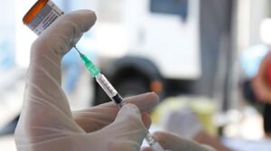 Over 70, ieri i primi vaccini. Oggi altre 19mila dosi ai medici