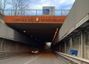 Il sottopasso del Valentino si rifà il look