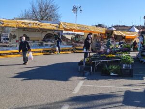 Gli ambulanti non alimentari manifestano per poter lavorare