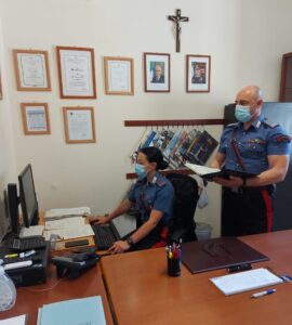 Si fa pagare due ciclomotori e poi sparisce: denunciata