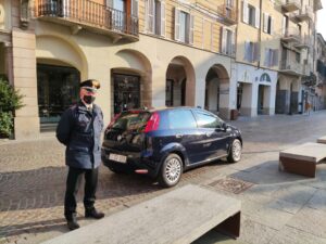 Corre in mutande e sanguinante per Casale, si era ferito da solo poco prima