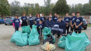 Plastic Free torna in azione a Casale: si ripulisce l’area del Palazzetto (e non solo)