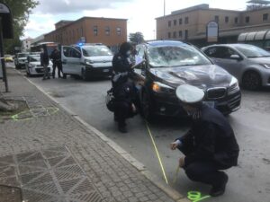 Il sorpasso e poi l’investimento del pedone sulle strisce