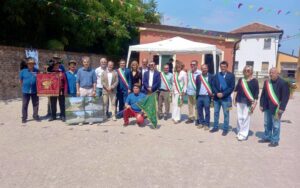La nuova piazza, paese in festa