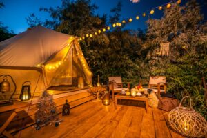 Glamping: l’ultima tendenza del turismo è il campeggio di lusso