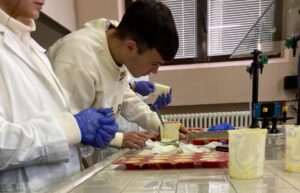 Alla Luparia la chimica applicata per produrre anche saponette a mano