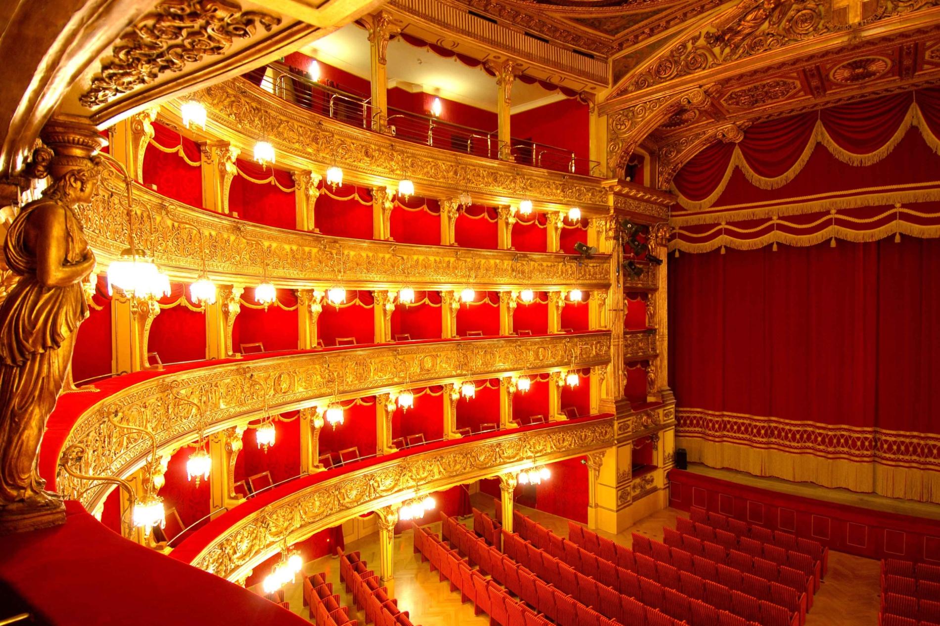 “Il teatro, la nostra passione”