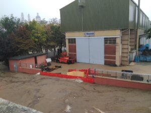 Alluvione, le aziende fanno i conti con fango e danni