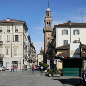 Domani e per altre due domeniche negozi aperti e mercatino di ‘Casale c’è’