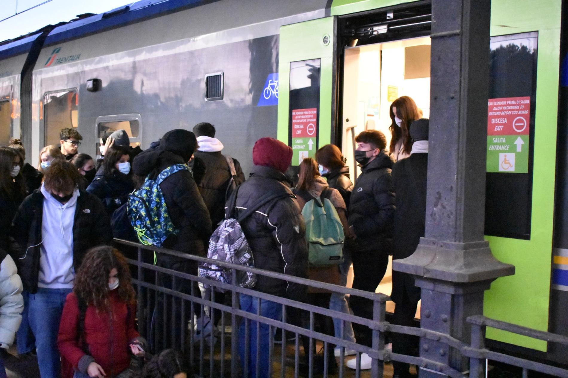 Odissea pendolari sulla Alessandria-Casale: orari scomodi o 2 abbonamenti
