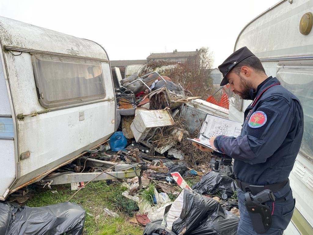 Casale Monferrato: sul camion rifiuti senza permesso, scatta maxi multa