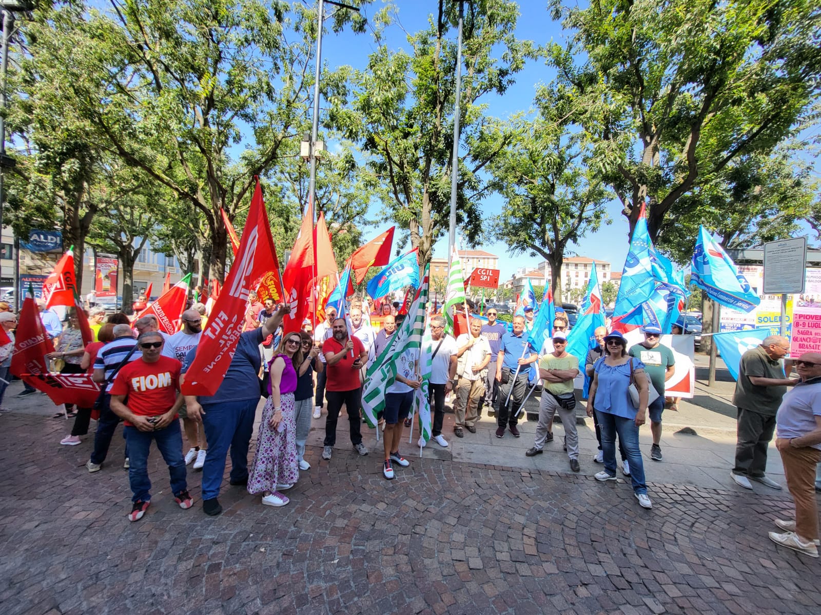 In piazzetta la manifestazione dei sindacati