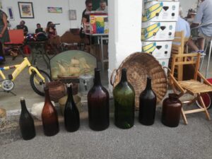 Domenica il mercatino antiquario, da sabato le antichità benefiche