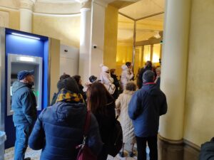 Furto alla Intesa Sanpaolo: i cassettisti davanti alla filiale