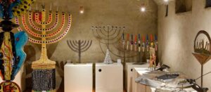 Domani per Chanukkah la nuova opera che entra nel Museo dei Lumi