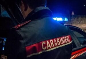Casale: interviene per sedare una lite ma è colpito da un pugno