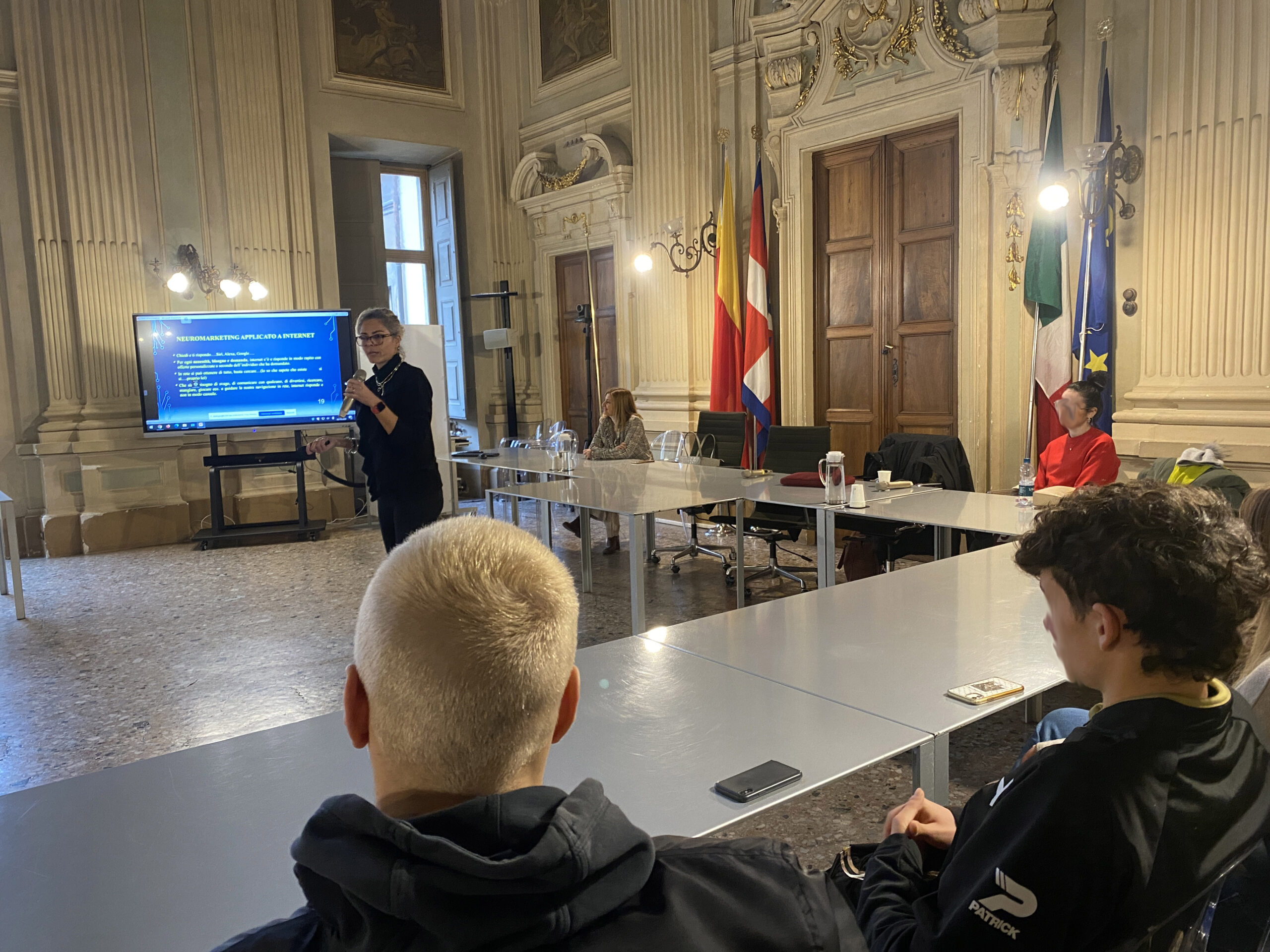 Adolescenti iperconnessi: Valentina Marsella in Comune