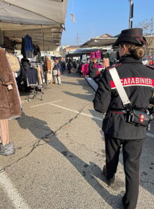 Casale: i Carabinieri a piedi in pattuglia al Mercato