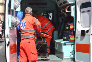Tragedia alla Nuova Casale, uomo muore schiacciato dal trattorino