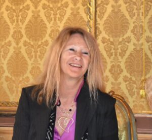 I “Magic Moments” di Michelle Hold in mostra al Castello di Casale