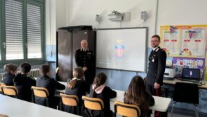 Rosignano: i bimbi della primaria a lezione dai Carabinieri