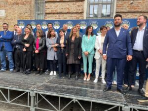 Elezioni Casale, piazza Santo Stefano gremita per Fratelli d’Italia