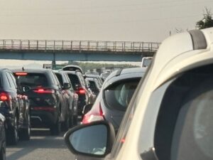 A26: camion perde carico, code tra Casale e Alessandria
