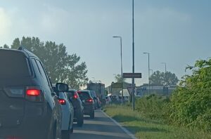 Casale, ponte sul Po “a mezzo servizio” e lunghe code