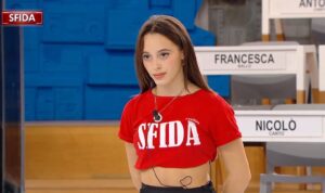 Rebecca Ferreri saluta il talent Amici: la casalese è eliminata