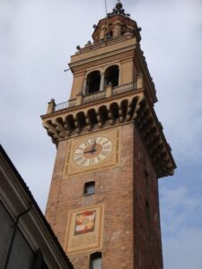 La Torre Civica blu per la Giornata Mondiale del Parkinson