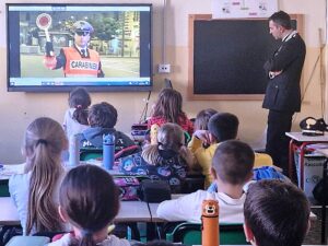 Carabinieri e studenti della San Paolo insieme per la legalità