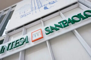 Intesa Sanpaolo taglia le filiali, tre accorpamenti in provincia